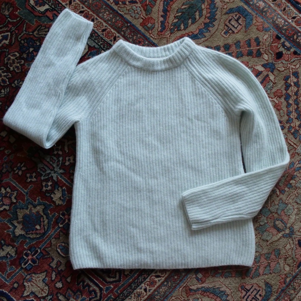 Modern Vince super soft 100% cashmere light blue sweater